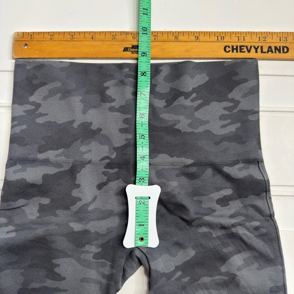Spanx High Waist Cropped Gray Camo Leggings Womens Size XS - Picture 4 of 5